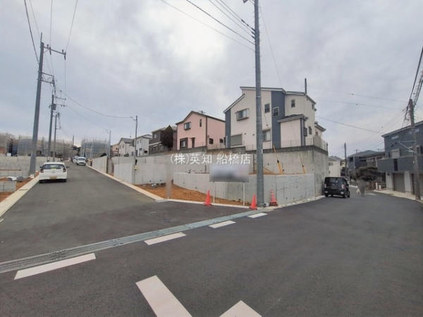 ��t���K�u��s����6���ڂ̐V�z��ˌ��Ă̑O�ʓ��H�܂ތ��n�ʐ^