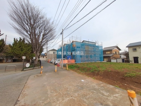 ��t���K�u��s����3���ڂ̐V�z��ˌ��Ă̑O�ʓ��H�܂ތ��n�ʐ^