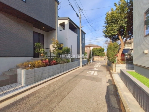 ��t���D���s�匊��2���ڂ̒��È�ˌ��Ă̑O�ʓ��H�܂ތ��n�ʐ^