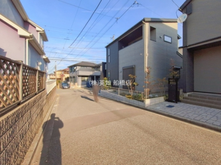 ��t���D���s�匊��2���ڂ̒��È�ˌ��Ă̑O�ʓ��H�܂ތ��n�ʐ^