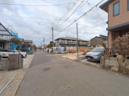 ��t���D���s�K�u���5���ڂ̐V�z��ˌ��Ă̑O�ʓ��H�܂ތ��n�ʐ^