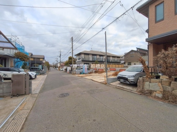 ��t���D���s�K�u���5���ڂ̐V�z��ˌ��Ă̑O�ʓ��H�܂ތ��n�ʐ^