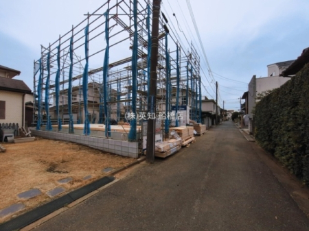 ��t���K�u��s���K�u��5���ڂ̐V�z��ˌ��Ă̑O�ʓ��H�܂ތ��n�ʐ^