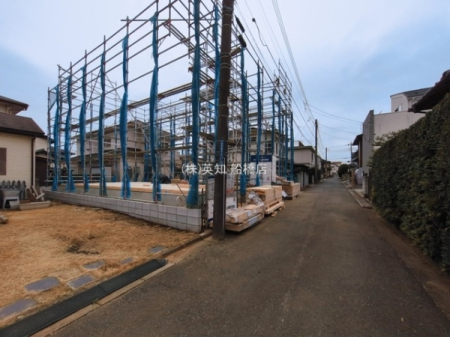 ��t���K�u��s���K�u��5���ڂ̐V�z��ˌ��Ă̑O�ʓ��H�܂ތ��n�ʐ^