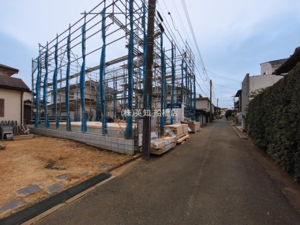 ��t���K�u��s���K�u��5���ڂ̐V�z��ˌ��Ă̑O�ʓ��H�܂ތ��n�ʐ^