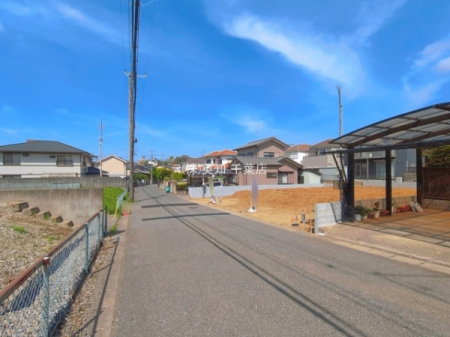 ��t����t�s��t��݂��1���ڂ̐V�z��ˌ��Ă̑O�ʓ��H�܂ތ��n�ʐ^