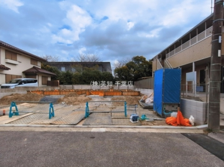 ��t����t�s���l��^��1���ڂ̐V�z��ˌ��Ă̂��̑����n