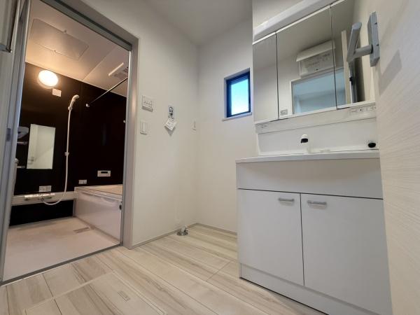 ��t���l�X���s����̒��È�ˌ��Ă̐��ʑ�E���ʏ�