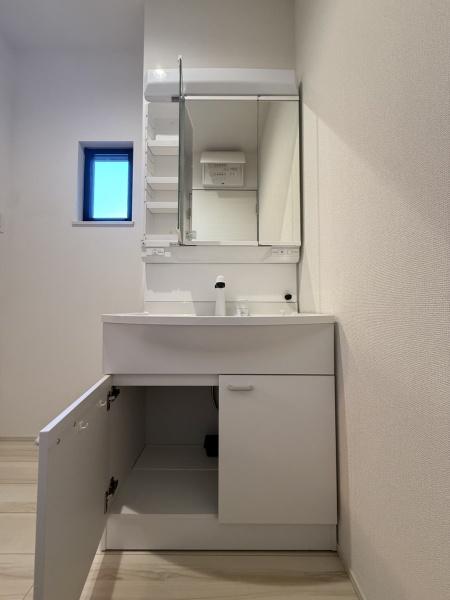 ��t���l�X���s����̒��È�ˌ��Ă̐��ʑ�E���ʏ�