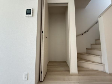 ��t���l�X���s����̒��È�ˌ��Ă̎��[