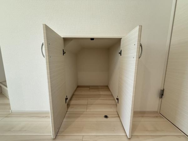 ��t���l�X���s����̒��È�ˌ��Ă̎��[