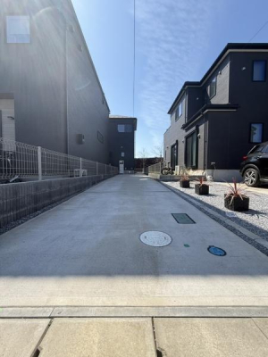 ��t���l�X���s����̒��È�ˌ��Ă̒��ԏ�