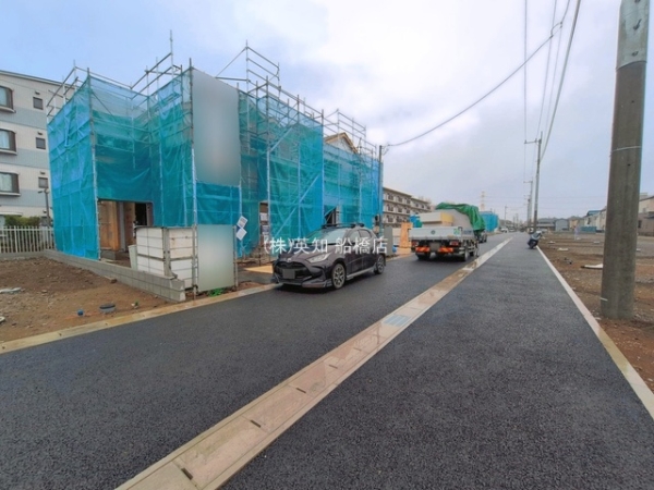 ��t���D���s�����3���ڂ̐V�z��ˌ��Ă̑O�ʓ��H�܂ތ��n�ʐ^