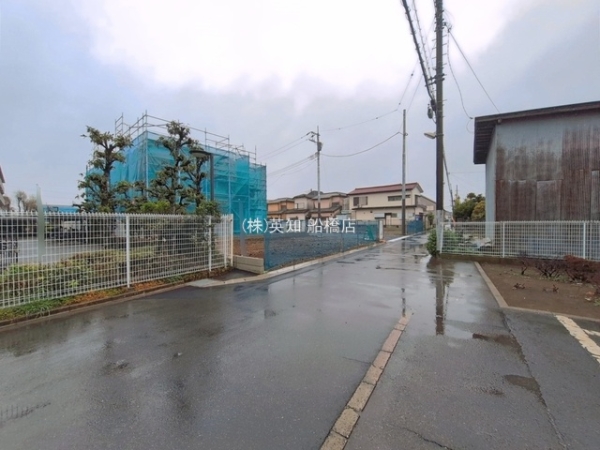 ��t���D���s�����3���ڂ̐V�z��ˌ��Ă̑O�ʓ��H�܂ތ��n�ʐ^