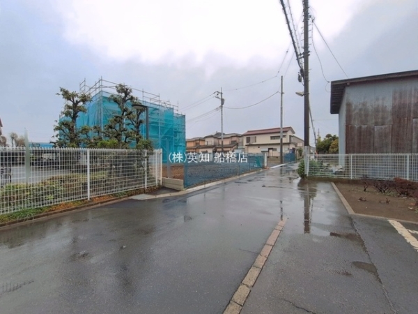 ��t���D���s�����3���ڂ̐V�z��ˌ��Ă̑O�ʓ��H�܂ތ��n�ʐ^