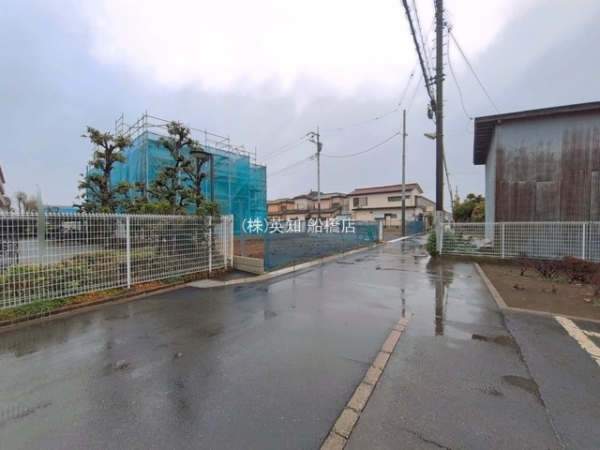 ��t���D���s�����3���ڂ̐V�z��ˌ��Ă̑O�ʓ��H�܂ތ��n�ʐ^