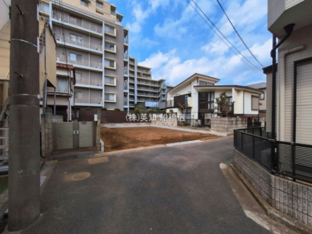 ��t���K�u��s���K�u��3���ڂ̐V�z��ˌ��Ă̑O�ʓ��H�܂ތ��n�ʐ^