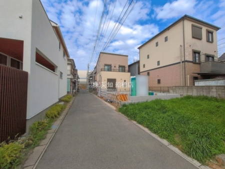 ��t���D���s�l��1���ڂ̐V�z��ˌ��Ă̑O�ʓ��H�܂ތ��n�ʐ^