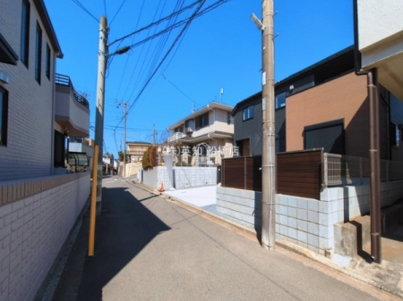 ��t���D���s��{1���ڂ̐V�z��ˌ��Ă̑O�ʓ��H�܂ތ��n�ʐ^