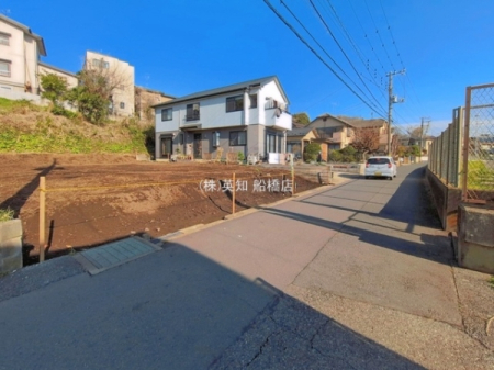 ��t�����P�J�s�������7���ڂ̐V�z��ˌ��Ă̑O�ʓ��H�܂ތ��n�ʐ^