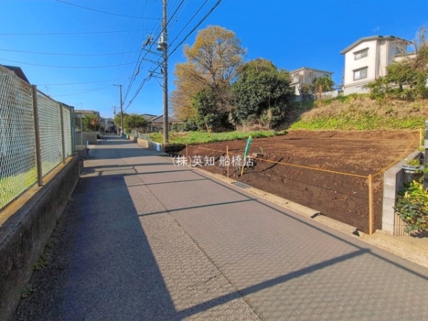 ��t�����P�J�s�������7���ڂ̐V�z��ˌ��Ă̑O�ʓ��H�܂ތ��n�ʐ^