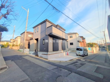 ��t���D���s�O�R3���ڂ̐V�z��ˌ��Ă̑O�ʓ��H�܂ތ��n�ʐ^