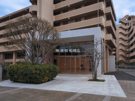 ��t���D���s��~��3���ڂ̒��Ã}���V�����̃G���g�����X