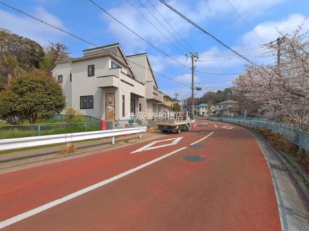 ��t���D���s�ŎR7���ڂ̐V�z��ˌ��Ă̑O�ʓ��H�܂ތ��n�ʐ^