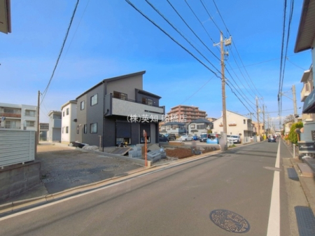 ��t���D���s�K�u���4���ڂ̐V�z��ˌ��Ă̑O�ʓ��H�܂ތ��n�ʐ^