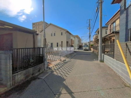 ��t���D���s�O����6���ڂ̐V�z��ˌ��Ă̑O�ʓ��H�܂ތ��n�ʐ^