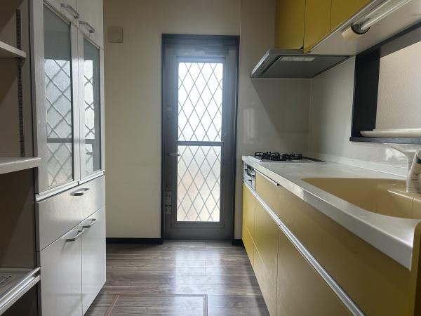 ��t�����s���P�J�̒��È�ˌ��ẴL�b�`��