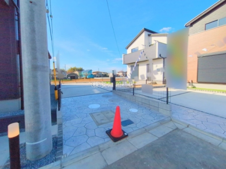 ��t���D���s�O��7���ڂ̐V�z��ˌ��Ă̑O�ʓ��H�܂ތ��n�ʐ^