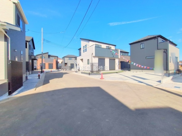 ��t���D���s�O��7���ڂ̐V�z��ˌ��Ă̑O�ʓ��H�܂ތ��n�ʐ^