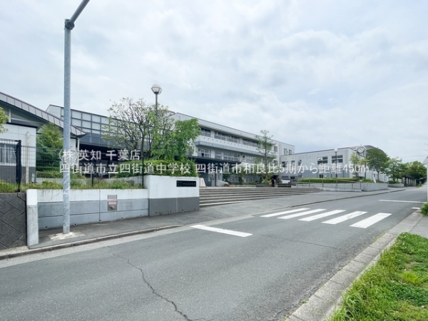 ��t���l�X���s�a�ǔ�̓y�n�̎��ӊ�