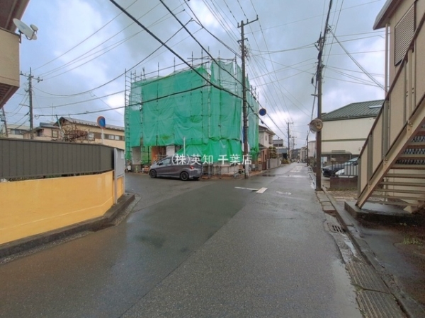 ��t����t�s������o��4���ڂ̐V�z��ˌ��Ă̑O�ʓ��H�܂ތ��n�ʐ^