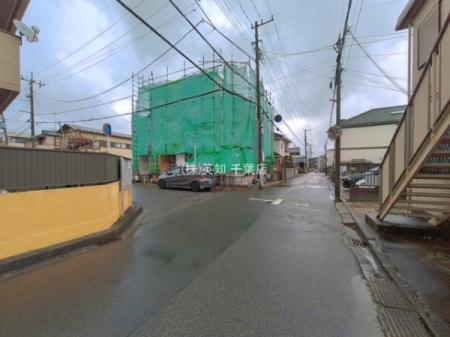 ��t����t�s������o��4���ڂ̐V�z��ˌ��Ă̑O�ʓ��H�܂ތ��n�ʐ^