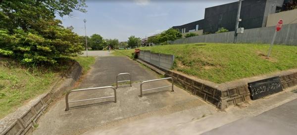 ��t���l�X���s���P�u1���ڂ̓y�n�̎��ӊ�