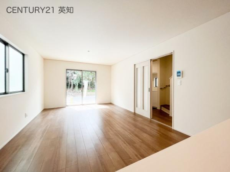 ��t����t�s��ы所�����̐V�z��ˌ��Ẵ��r���O