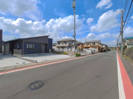 ��t����t�s�����搶�����̐V�z��ˌ��Ă̑O�ʓ��H�܂ތ��n�ʐ^