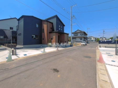 ��t���D���s��a��1���ڂ̐V�z��ˌ��Ă̑O�ʓ��H�܂ތ��n�ʐ^